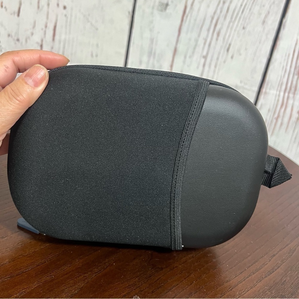 BOSE carrying hard case for headphone or speaker 8.5 x 6 x 1.5 - Picture 2 of 5